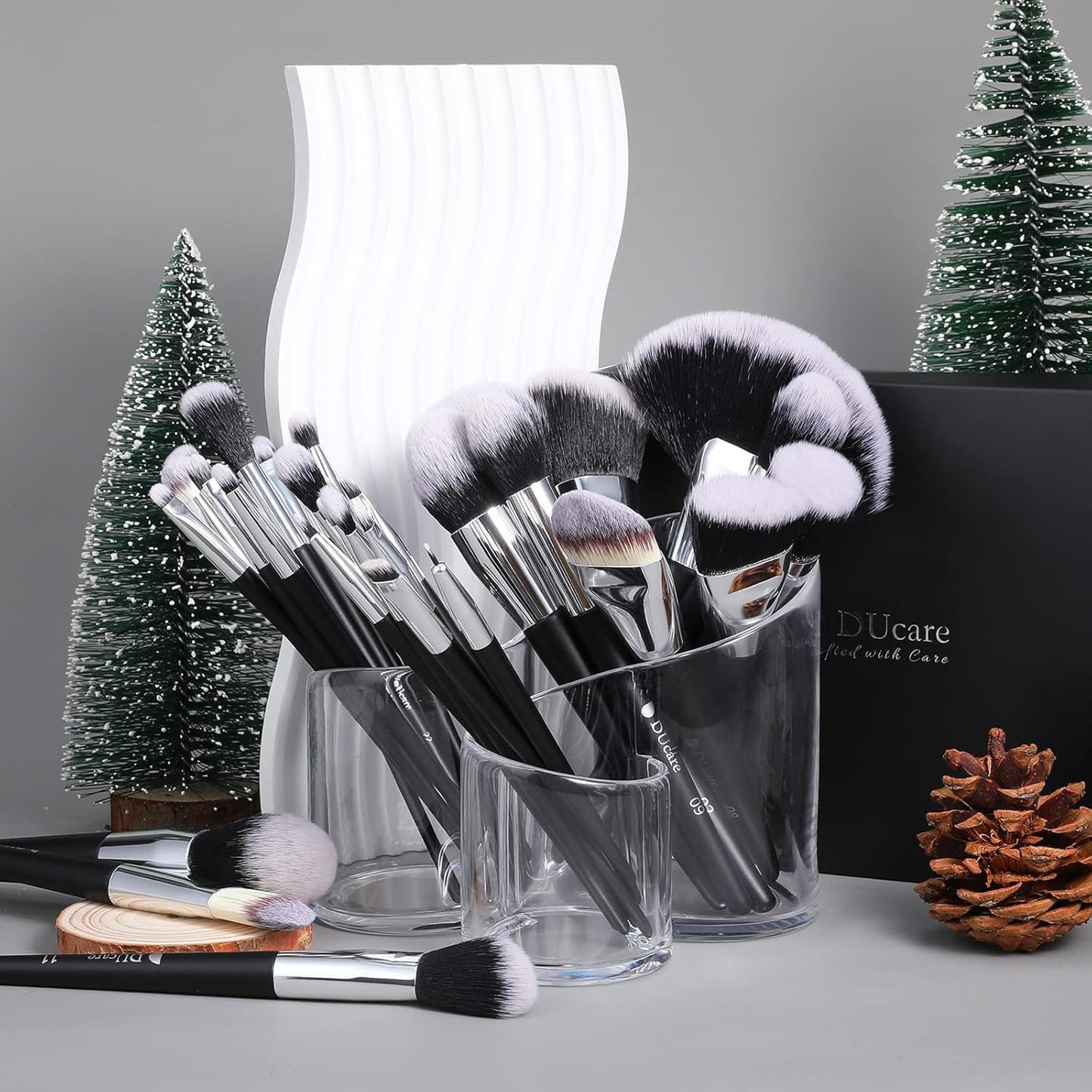 32Pcs PRO Grade Makeup Brushes Set Premium Ultra-Soft Synthetic Foundation Contour Powder Blush Concealer Eyeshadow Classic Black Professional Make up Brushes